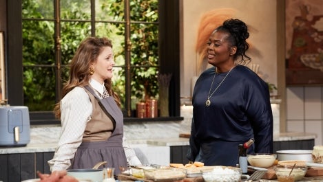 Chef Millie Peartree Teaches Drew How to Make Homemade Dog Food  | In a Minute