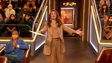 JCPenney Gives Drew's Studio Audience a Head Start on Holiday Shopping | In a Minute
