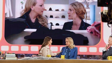 Wendi McLendon-Covey on Working with New-Mom Drew Barrymore in "Blended" 