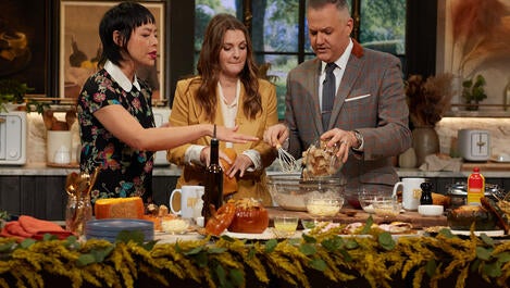 Pilar Valdes Shows Drew and Ross Mathews How to Make Her Savory Bread Pudding | Turkey Telethon